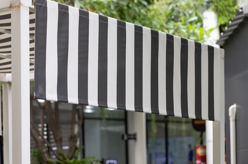 outdoor-blinds-and-awnings